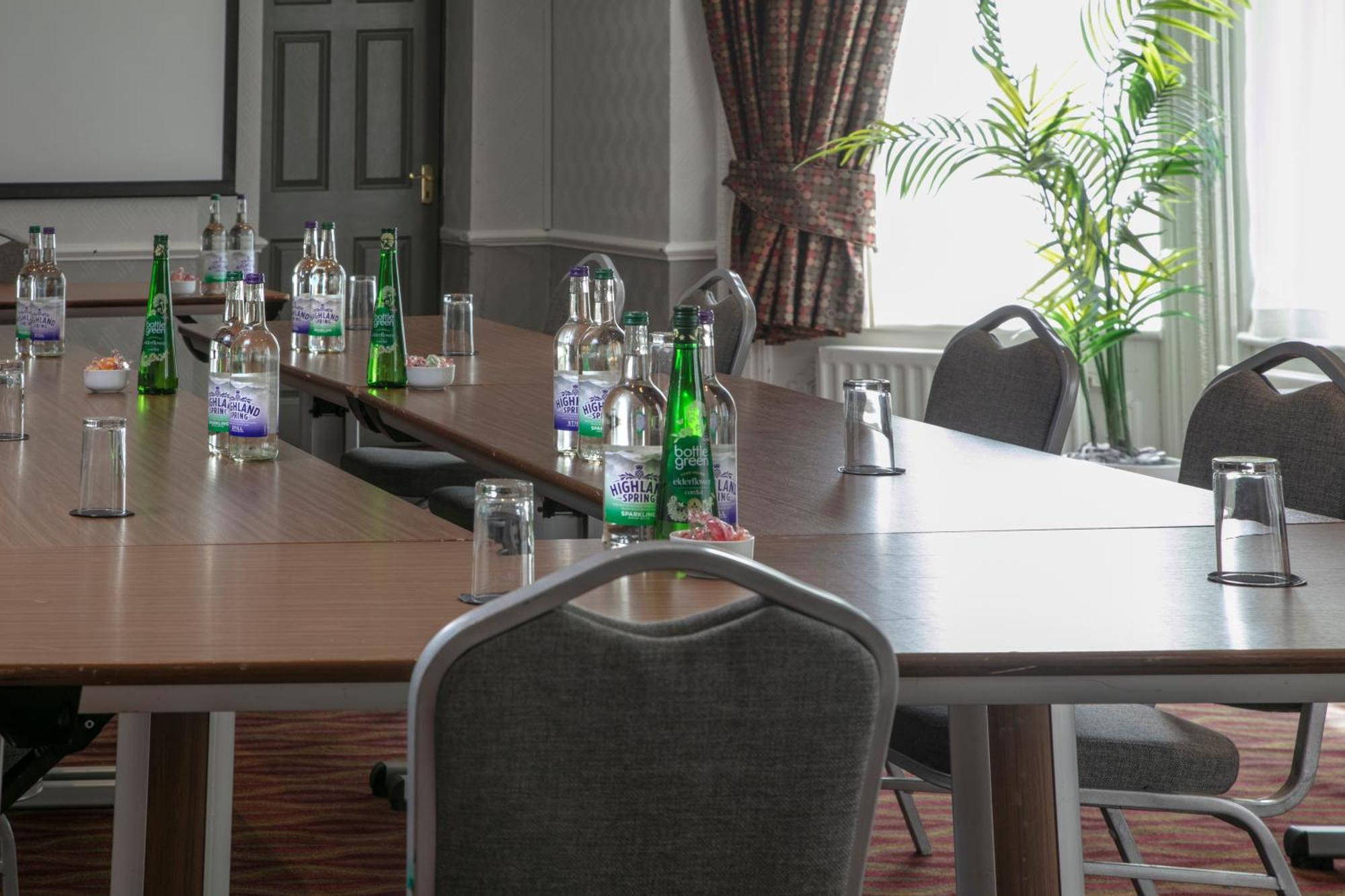 Отель West Cliff & 3*